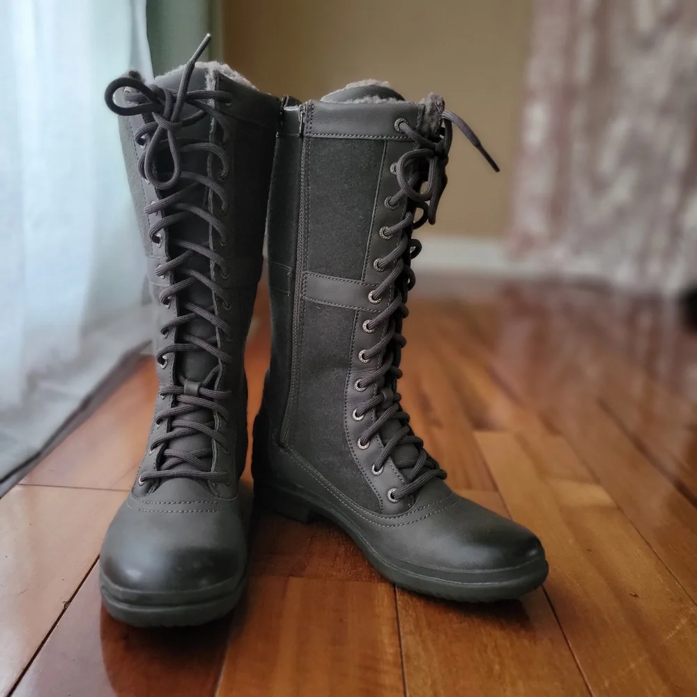 Women’s Ugg Elvia Waterproof Tall Lace up Charcoal Sheepskin Sherpa Boot Sz 6.5 - Picture 3 of 10